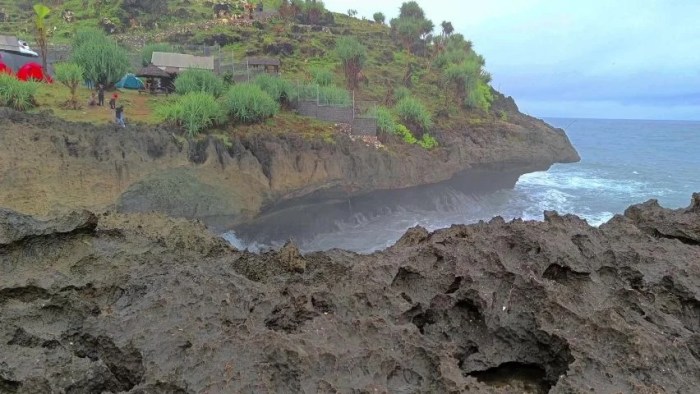 Pantai midodaren jogja