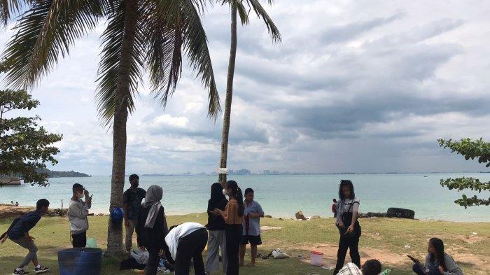 Layar tanjung pantai bandung karang selatan yuk liburan banten pantainesia unik raksasa instagramable