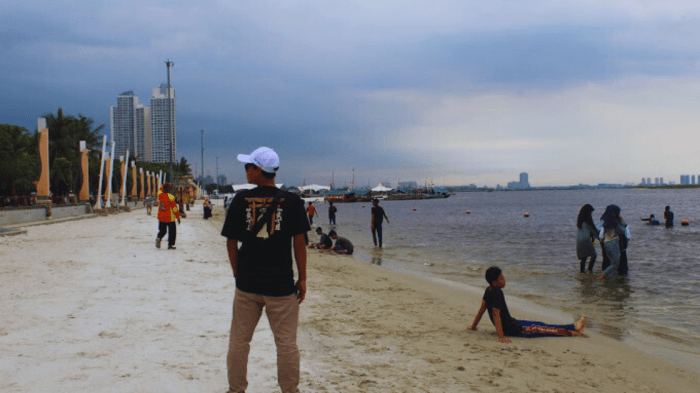 Jakarta ancol beaches indonesia pantai beach di reach within perfect city