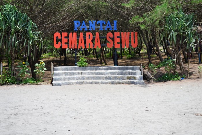 Pantai cemara kembar