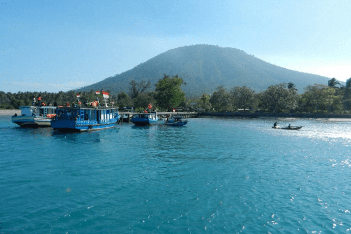 Pantai pasir putih lampung