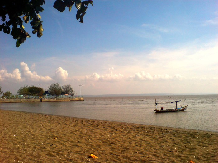 Surabaya beach holidify