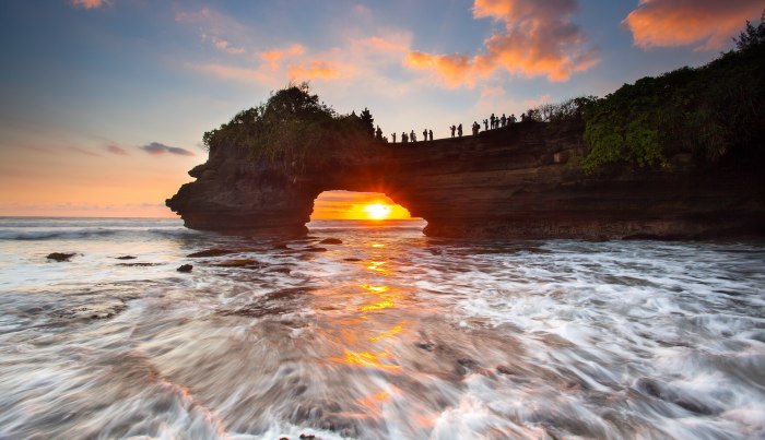 Bolong batu pura dua nusa sasak lombok