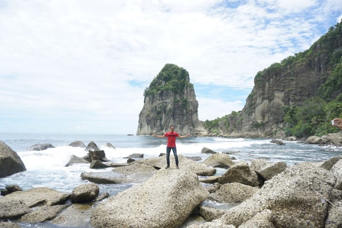 Pacitan pantai tersembunyi keindahan travelingyuk