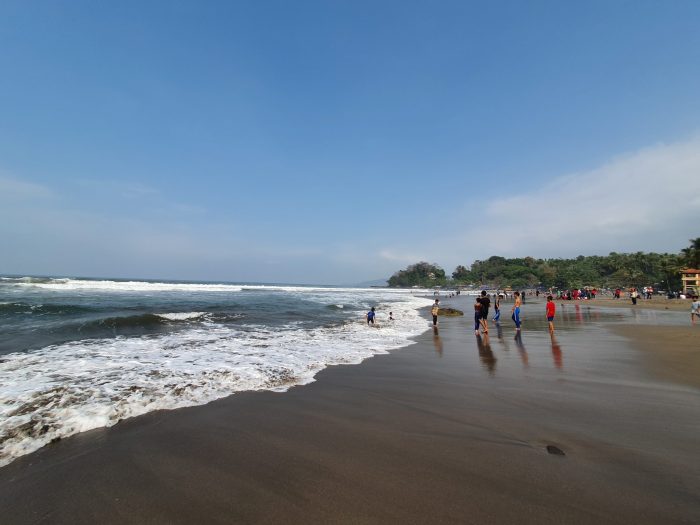 Pantai karang hawu