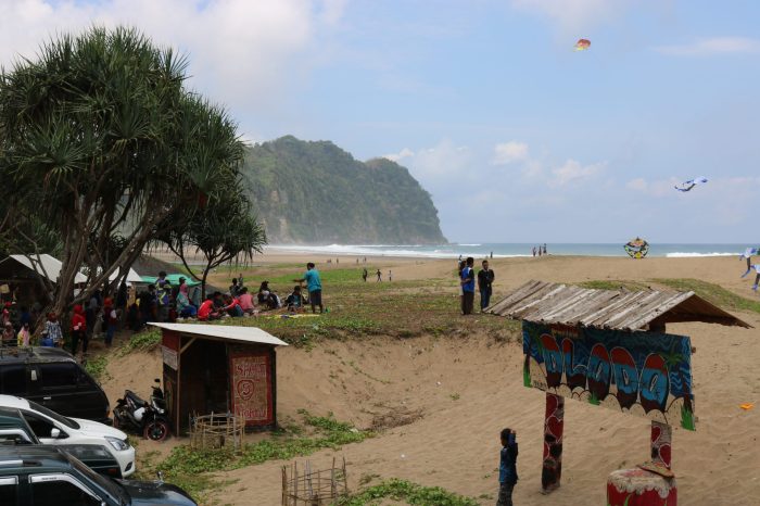 Pantai nampu jawa tengah wonogiri pantainesia gambar kota pemandangan koleksi ulasan