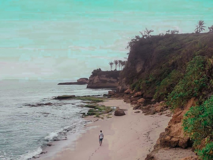 Pantai karang gantungan