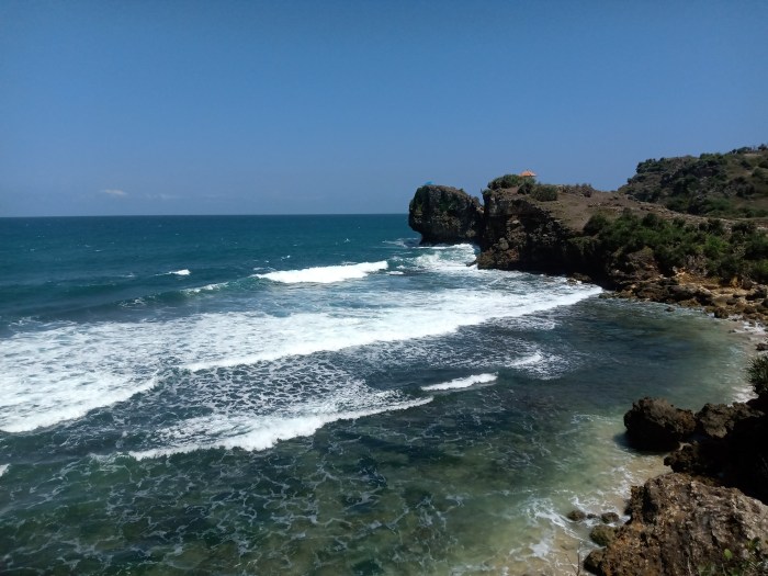 Pantai ngedan