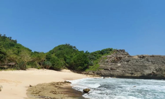 Pantai batu bengkung