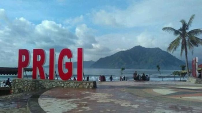 Pantai pasir putih trenggalek