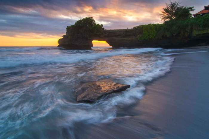 Pantai batu bolong