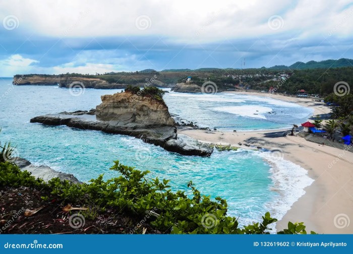 Pantai di jawa timur