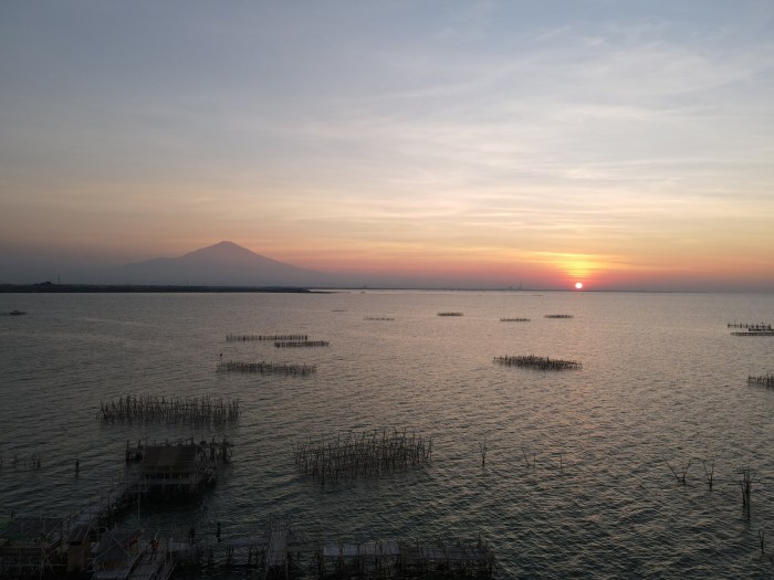 Pantai di cirebon