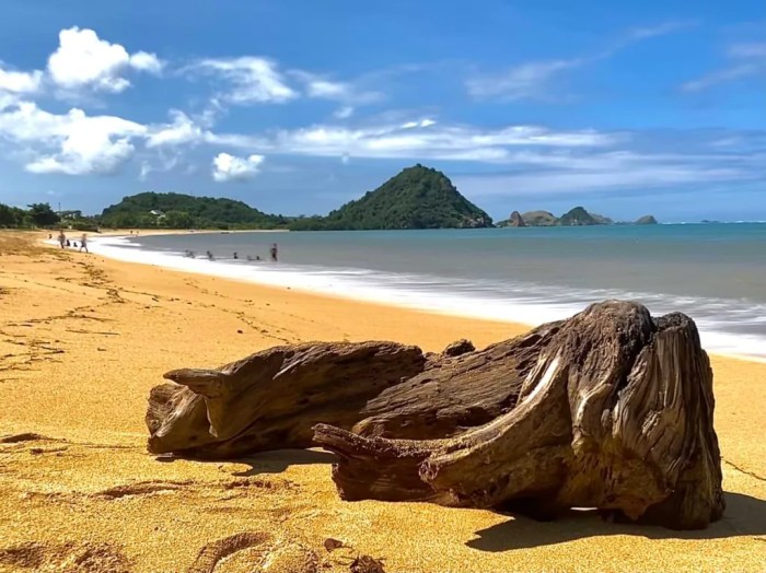 Lombok beaches beach bali indonesia breathtaking kuta bookmundi far comes behind fall when do not