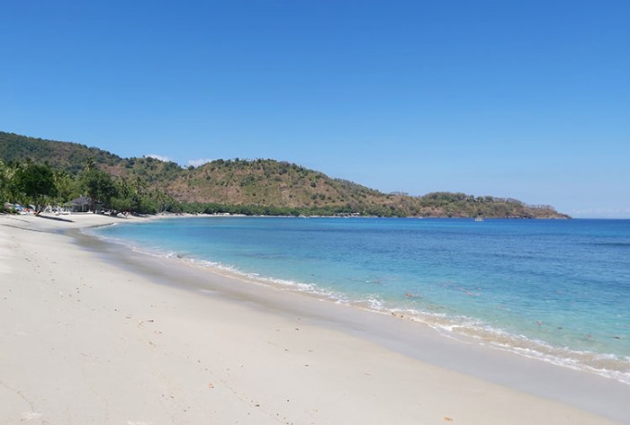 Pantai senggigi lombok pulau malimbu pemandangan alam keindahan cantik bukti tanah resolusi jernih pasir jadi kebiruan hamparan bertemu kuta nipah