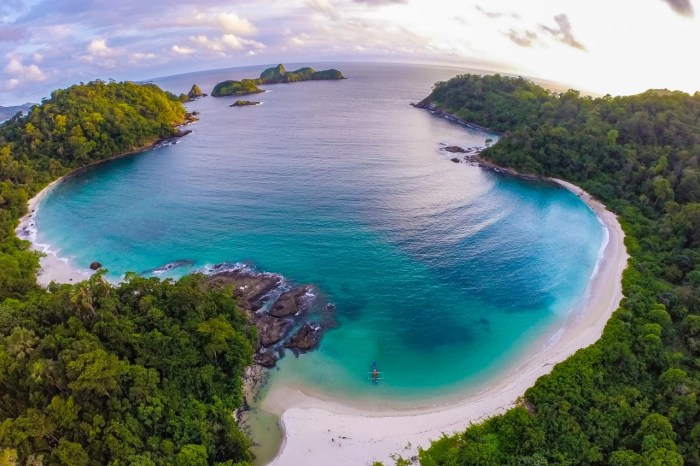 Banyuwangi red beach island merah pulau pantai indonesia java interest place