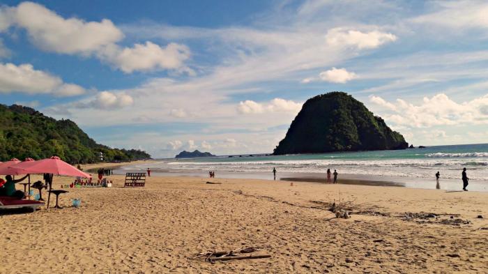 Pantai pulau merah