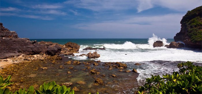 Pantai pacitanku pacitan nan sunyi