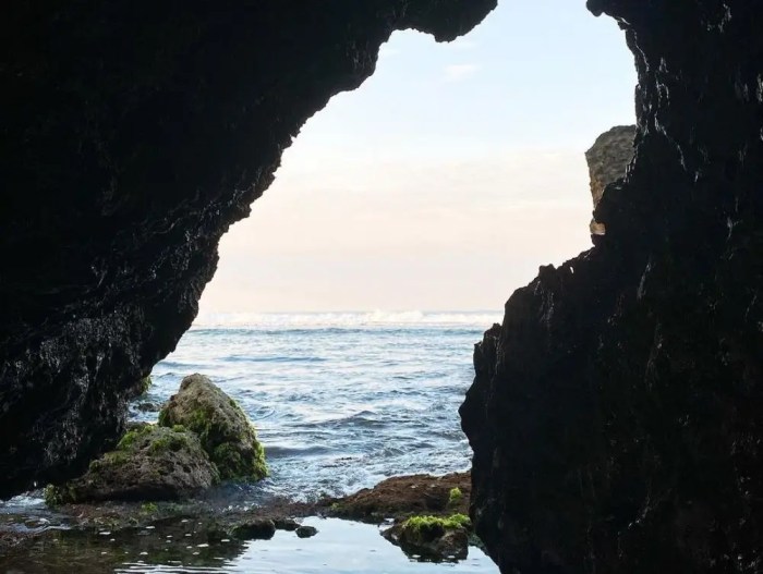 Pantai watu bolong