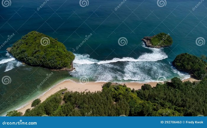 Pantai malang selatan hari