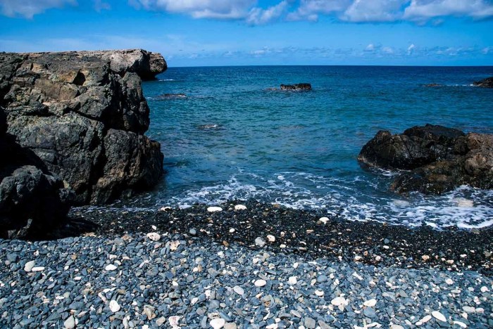 Pantai batu hideung