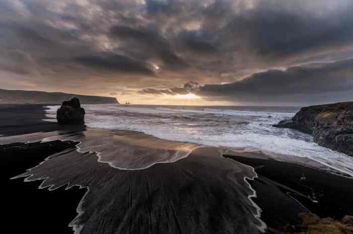 Iceland sand beaches beach vik reynisfjara vík travel around landscape shutterstock world south filming locations wars star southern according experts