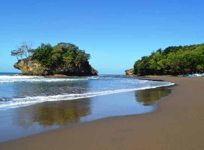 Pantai madasari